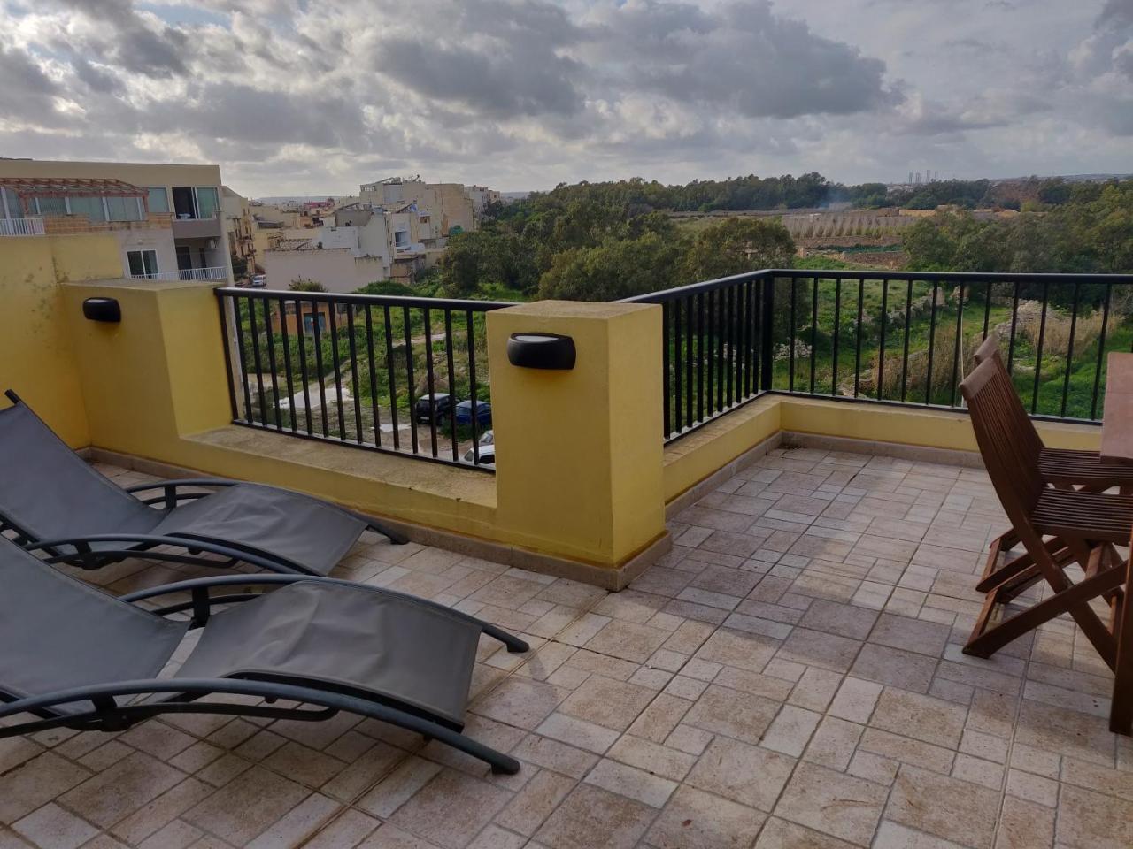 Panoramic Penthouse In Marsascala Which Enjoys Sea And Country Views Lejlighed Marsaskala Eksteriør billede