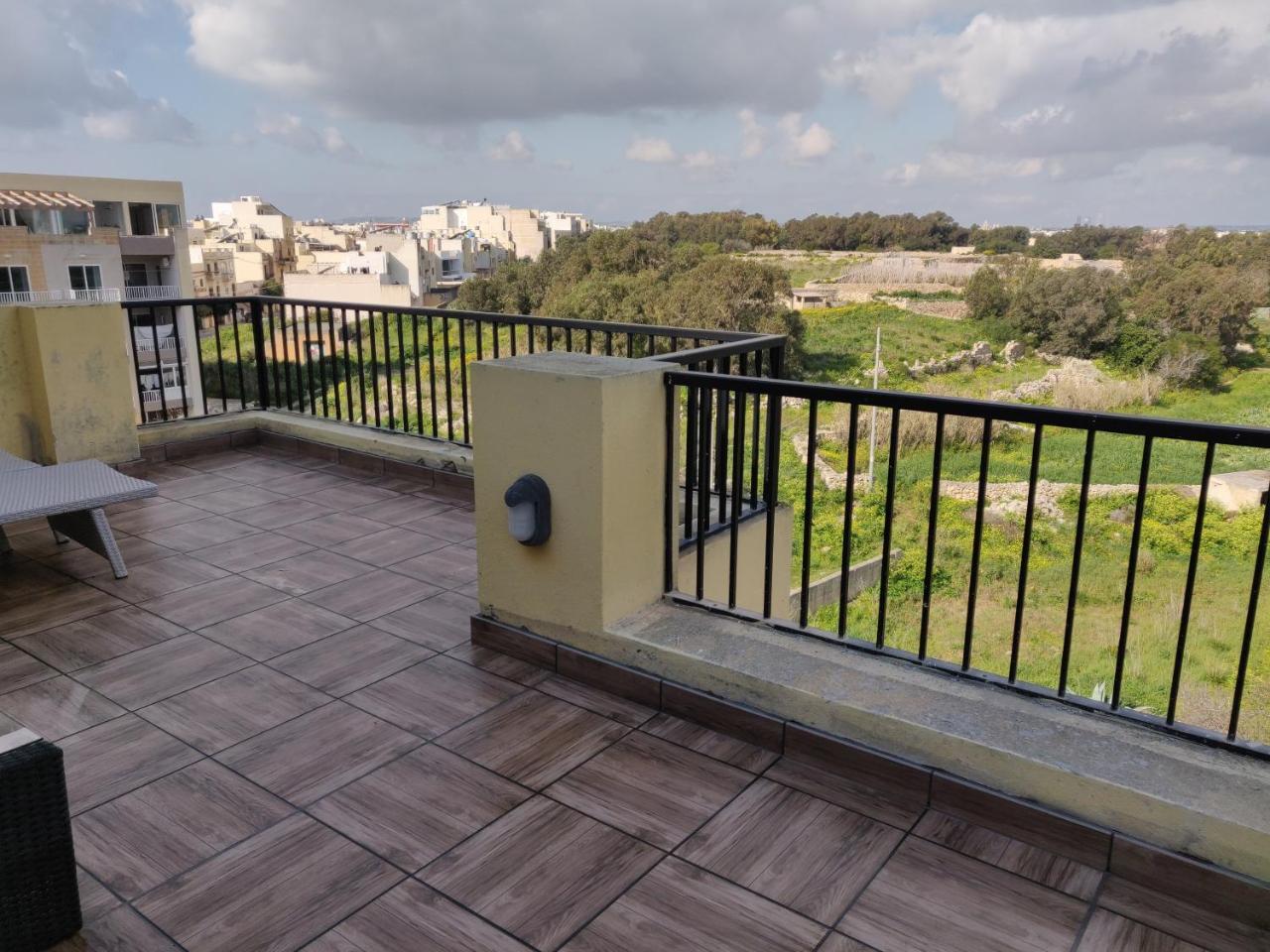 Panoramic Penthouse In Marsascala Which Enjoys Sea And Country Views Lejlighed Marsaskala Eksteriør billede